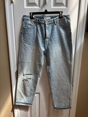 TNR Woman’s Boutique Distressed Holes Light Wash Cropped Jeans, Size 30, NWOT